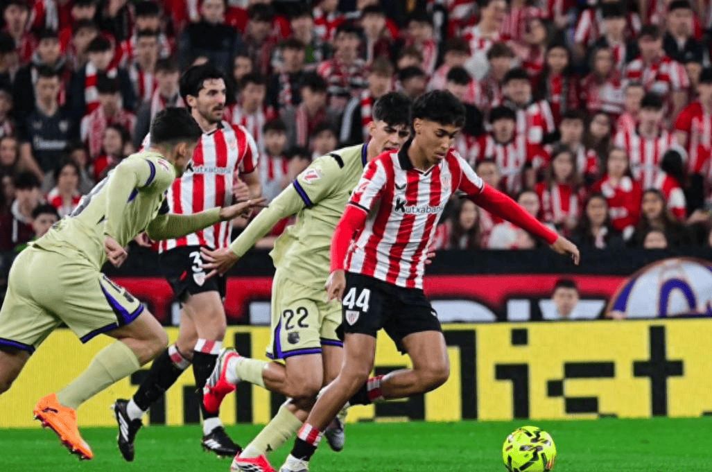 魔鬼主场沦陷！18岁小将一锤定音， 11亿豪门4分优势笑傲西甲！